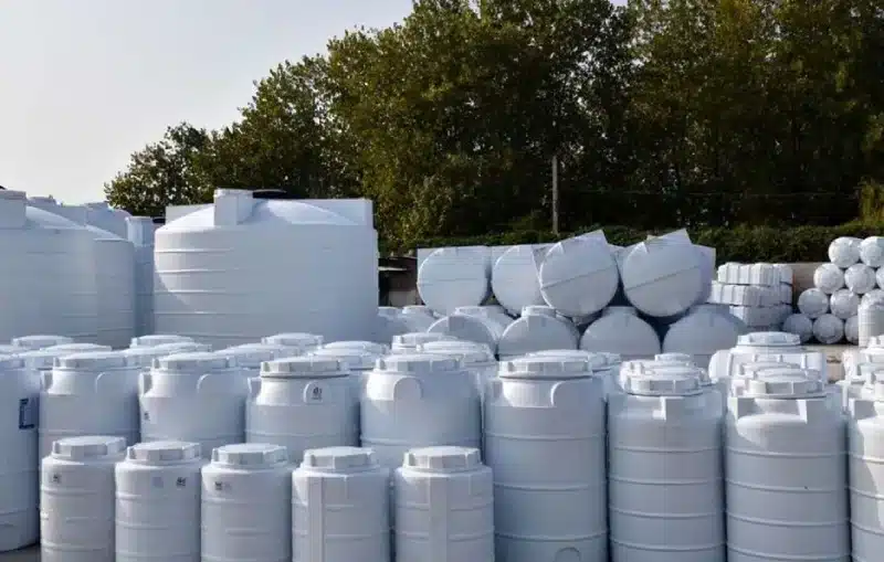 نصب تانکر آب در باغ